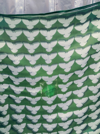 PAÑUELO PALOMAS BLANCAS - Imagen 4